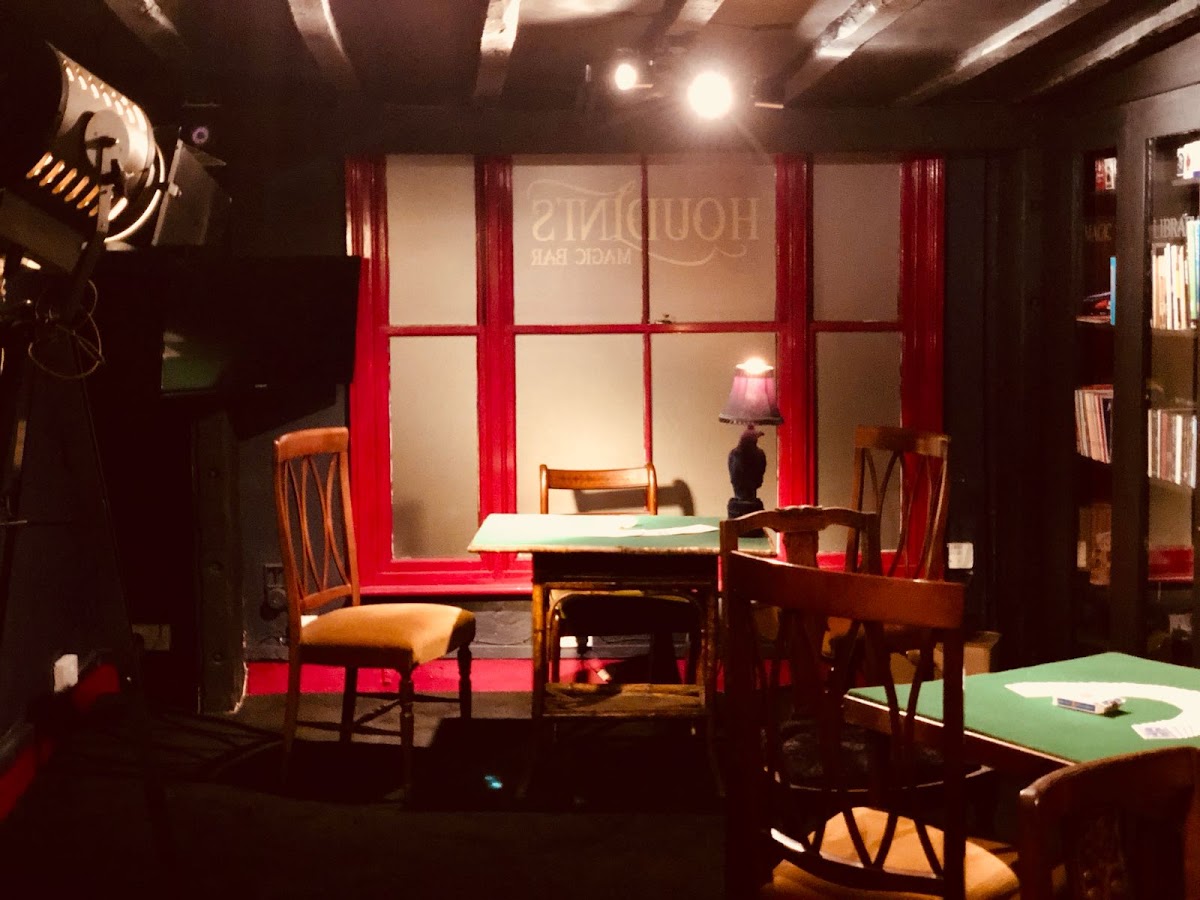 Houdini’S Magic Bar